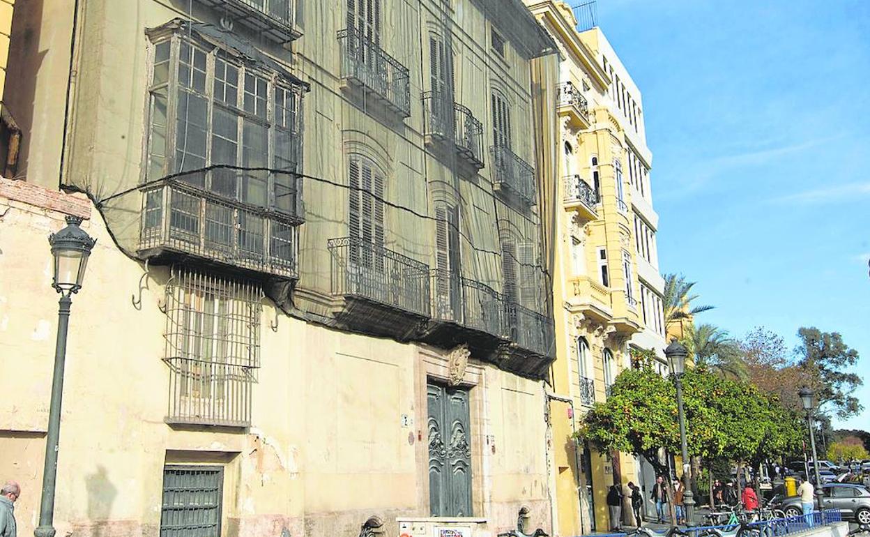 Aspecto que ofrece el Palacio de los Marqueses de Montortal, en la plaza de Tetuán. 