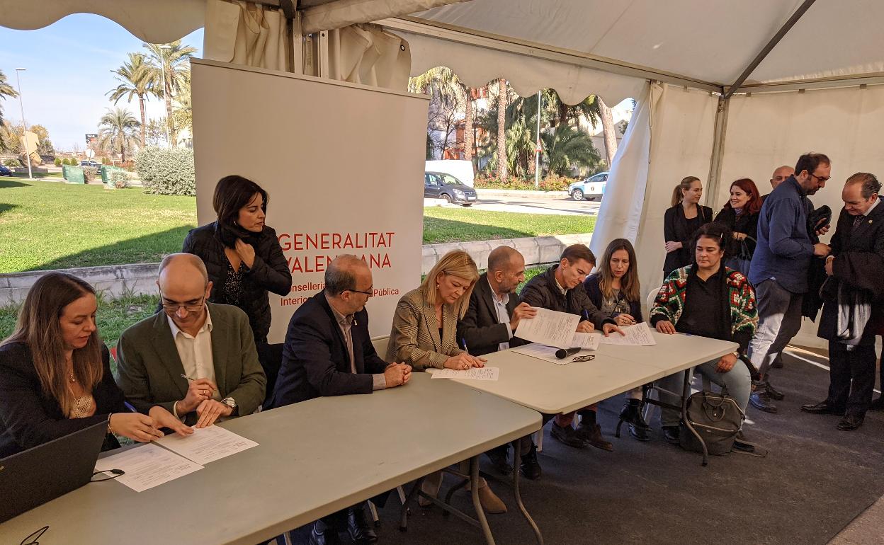 Firma del replanteo del proyecto para el inicio de las obras. 