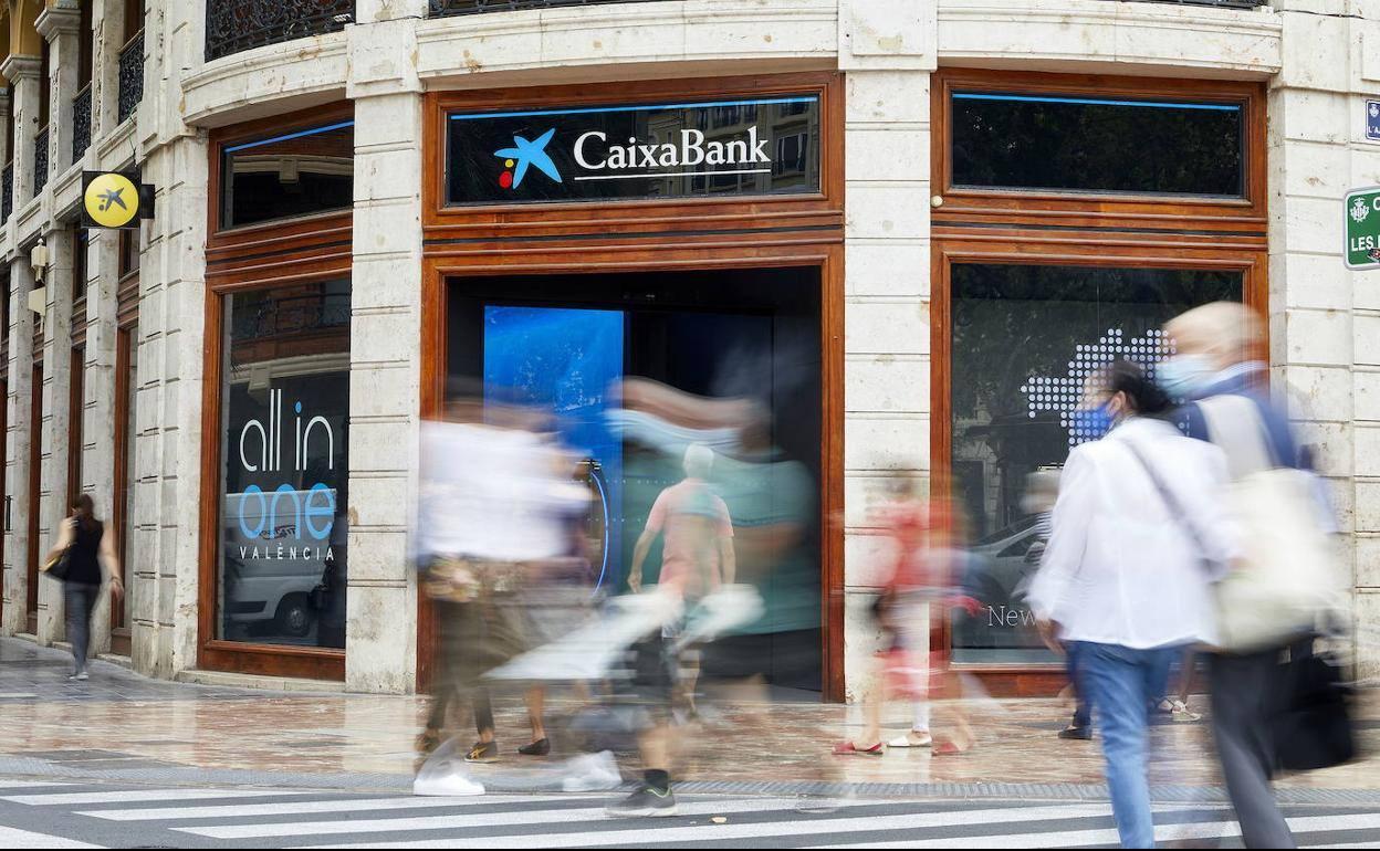 Una oficina de Caixabank. 