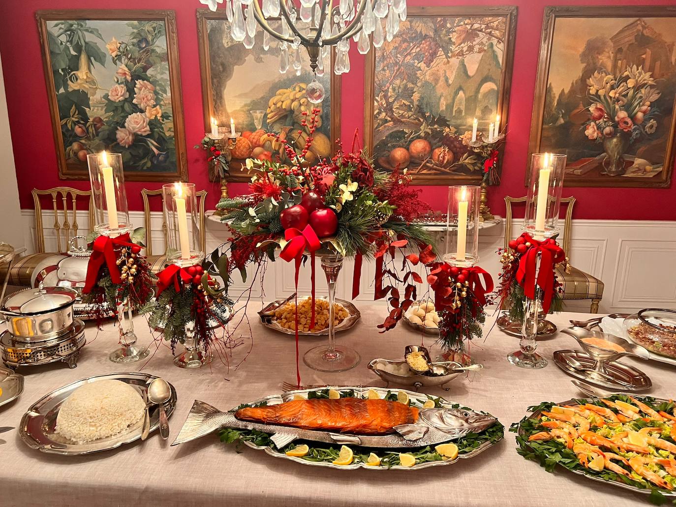 El menú servido en Nochebuena por Mayrén Beneyto, con entrantes de salmón y langostinos.