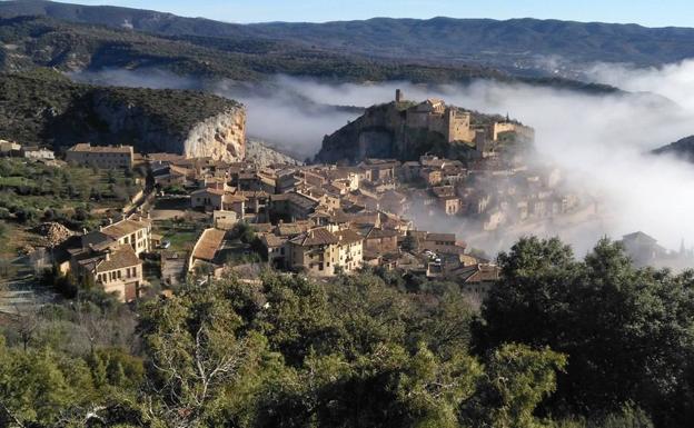 Imagen principal - Pueblos bonitos | Los mejores pueblos turísticos en 2022, desde España a Etiopía