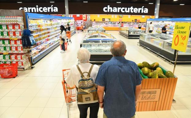 El Gobierno estudia aplicar un IVA superreducido a nuevos alimentos para que bajen de precio