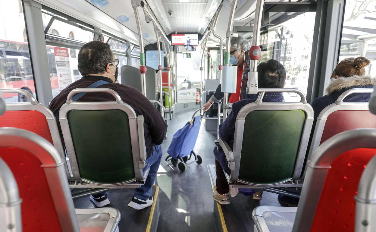 Interior de un autobús de la EMT. 