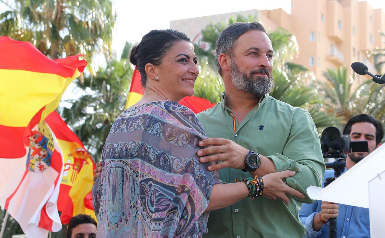 Abascal junto a Olona en un acto en Almería el pasado mayo, durante la campaña electoral en Andalucía. 