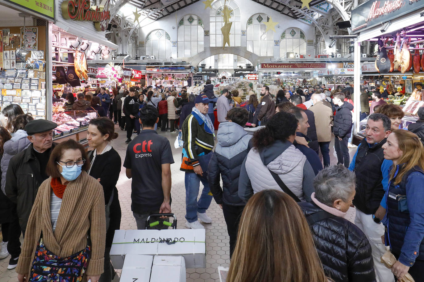 Fotos: El centro de Valencia, lleno en Navidad