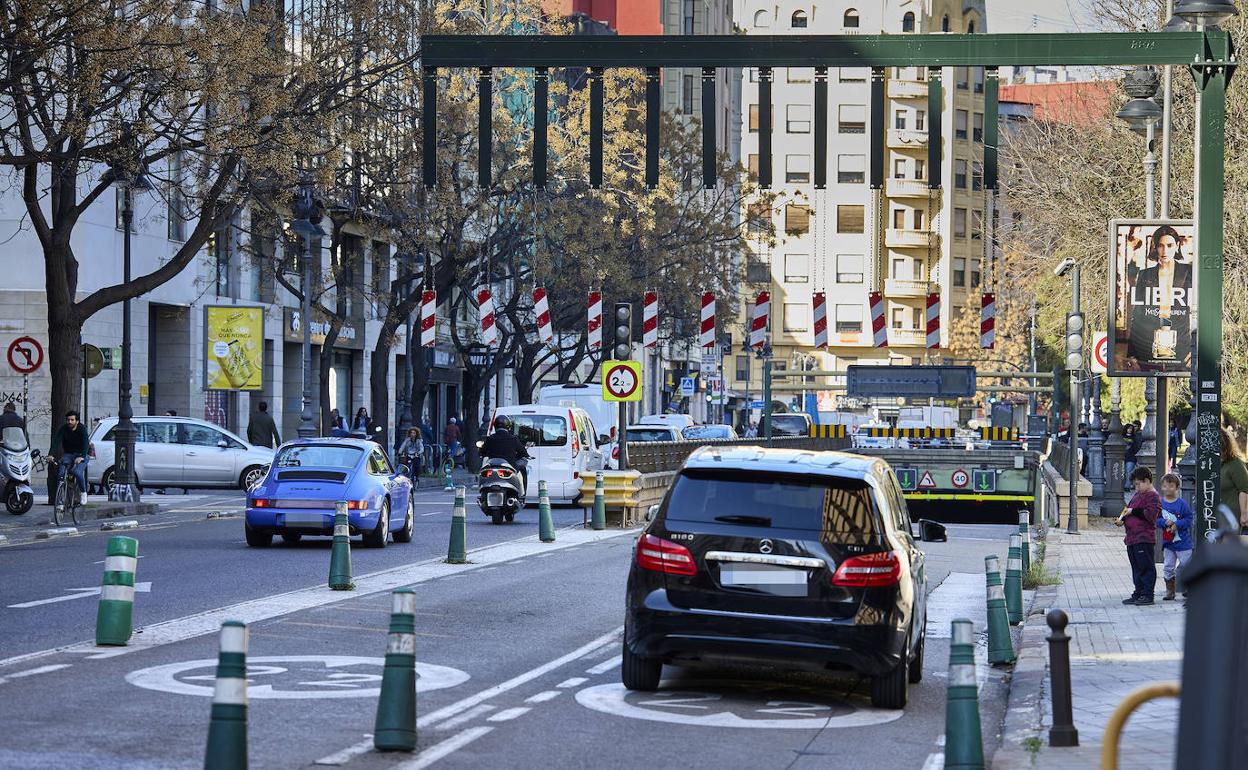 Acceso al túnel de Ángel Guimerá en la calle Guillem de Castro. 