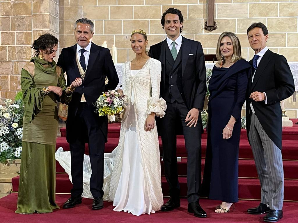 Silvia Juanes y Borja Colomer se casaron en el mes de abril en la iglesia de San Bartolomé de Xàbia, en la primera gran boda valenciana del año.