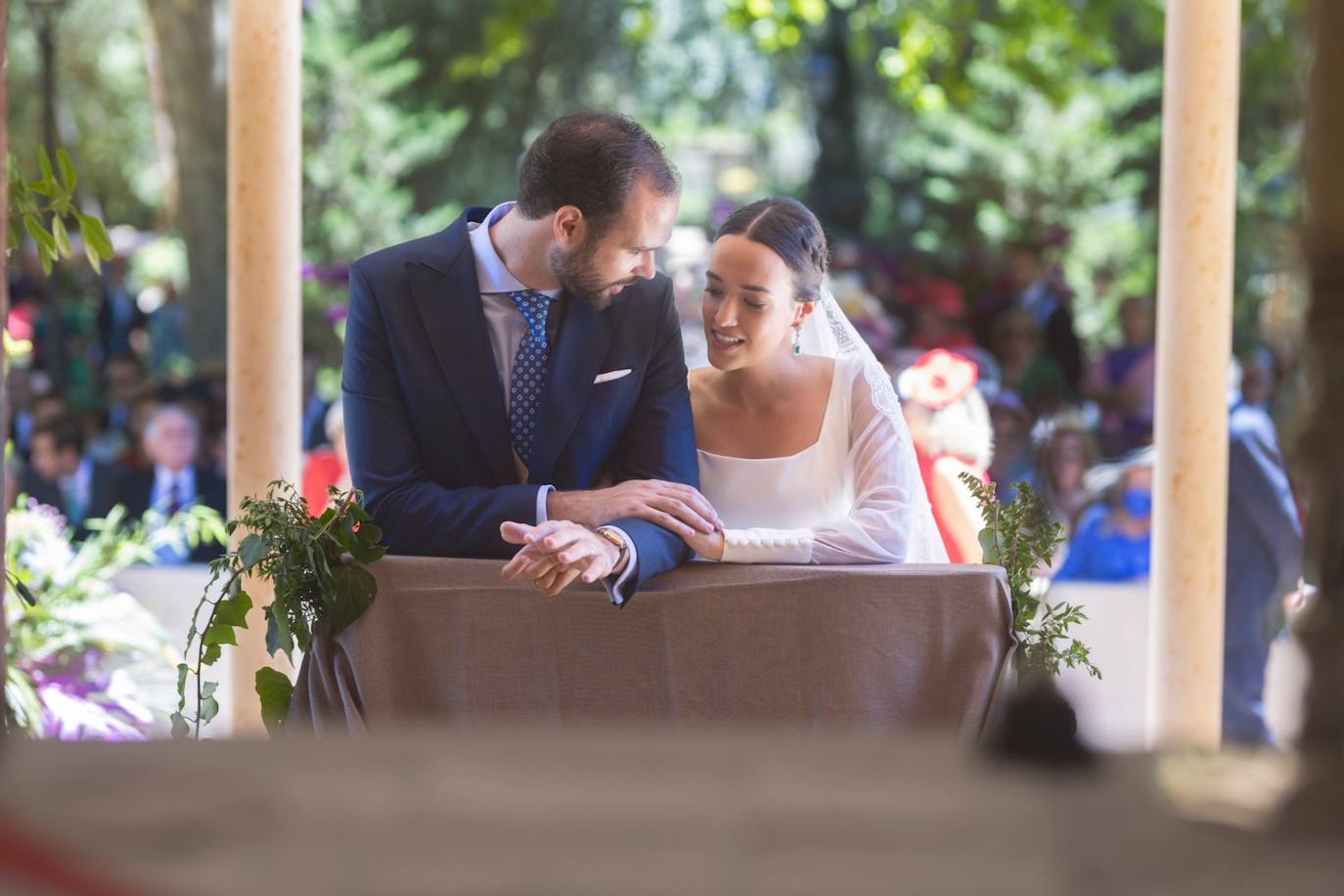 Irene Rubio y Fernando García Estrela se casaron en Denia y la celebración posterior en la Fredad. La novia llevaba un vestido precioso de Amparo Chordá.