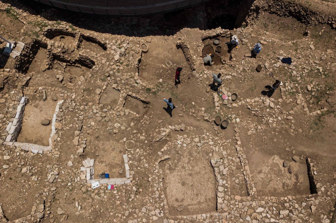 10.- En el sureste de Turquía se encuentra el primer santuario del mundo conocido como Göbekli Tepe. En 2022, los arqueólogos continuan excavando y descifrando nuevos secretos que revelan cómo era la vida hace 12.000 años.