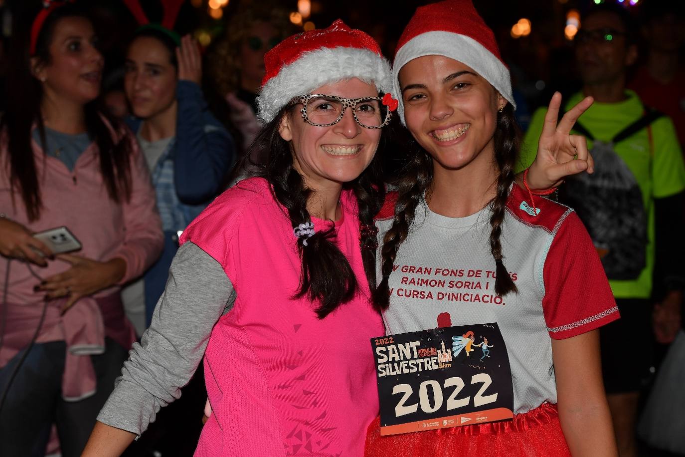 Miles de personas participan en la última carrera popular del año.