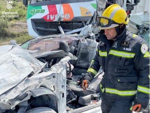 Dos muertos y ocho heridos en accidentes de tráfico en la Comunitat