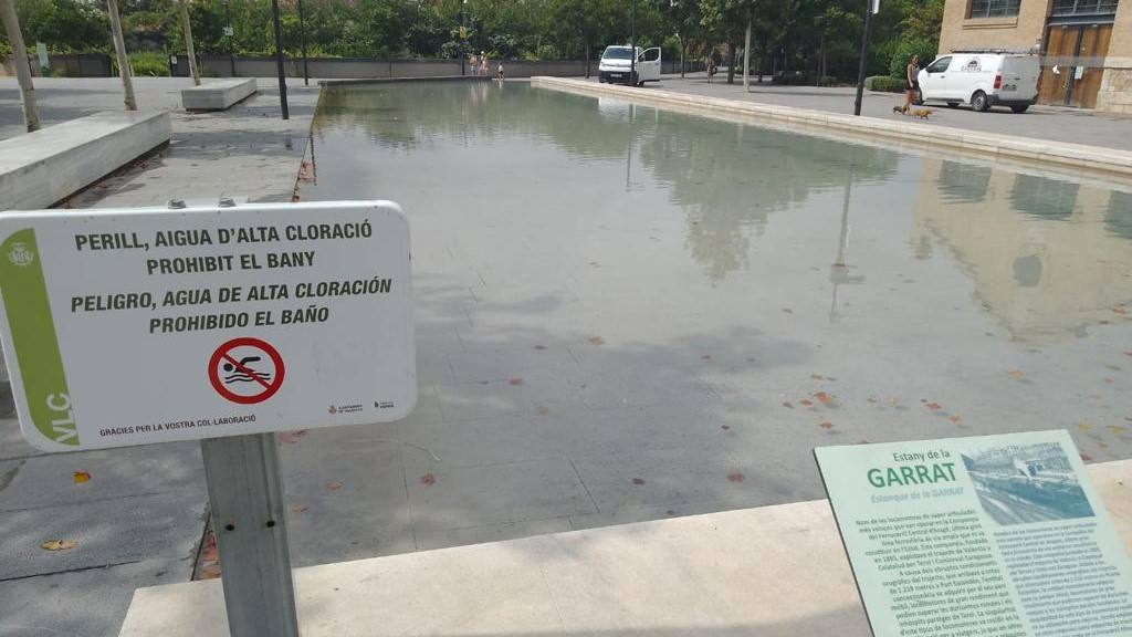 Uno de los estanques del parque Central cerrados.