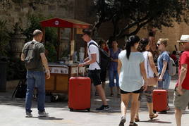 Un grupo de turistas en Valencia.