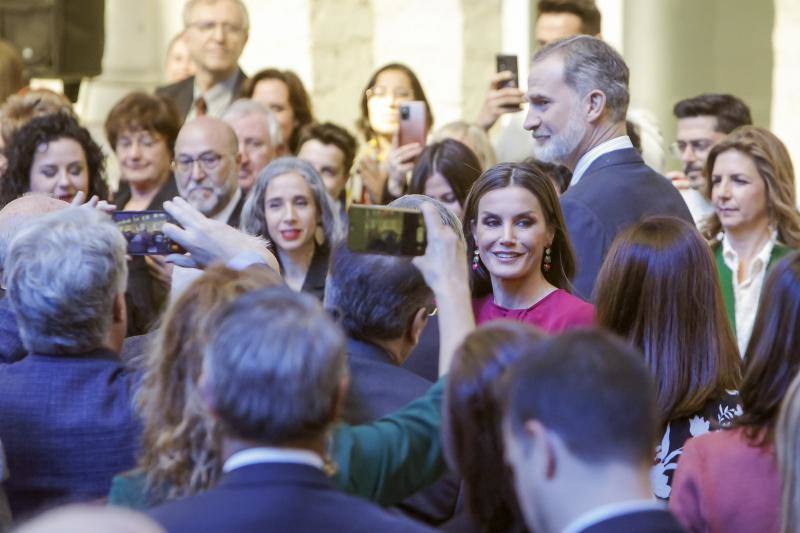 El favorecedor look rosa de la reina Letizia en Alicante