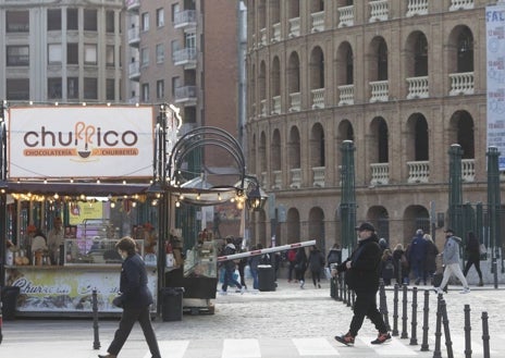 Imagen secundaria 1 - Churrerías junto a la Estación del Norte y cerca de la plaza de la Virgen, con la vista del Palau de la Generalitat. 