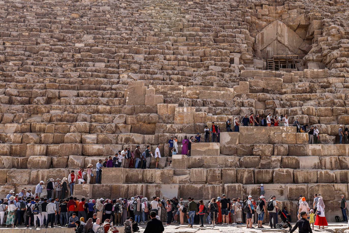 Descubren un pasillo oculto en el interior de la Gran Pirámide de Guiza