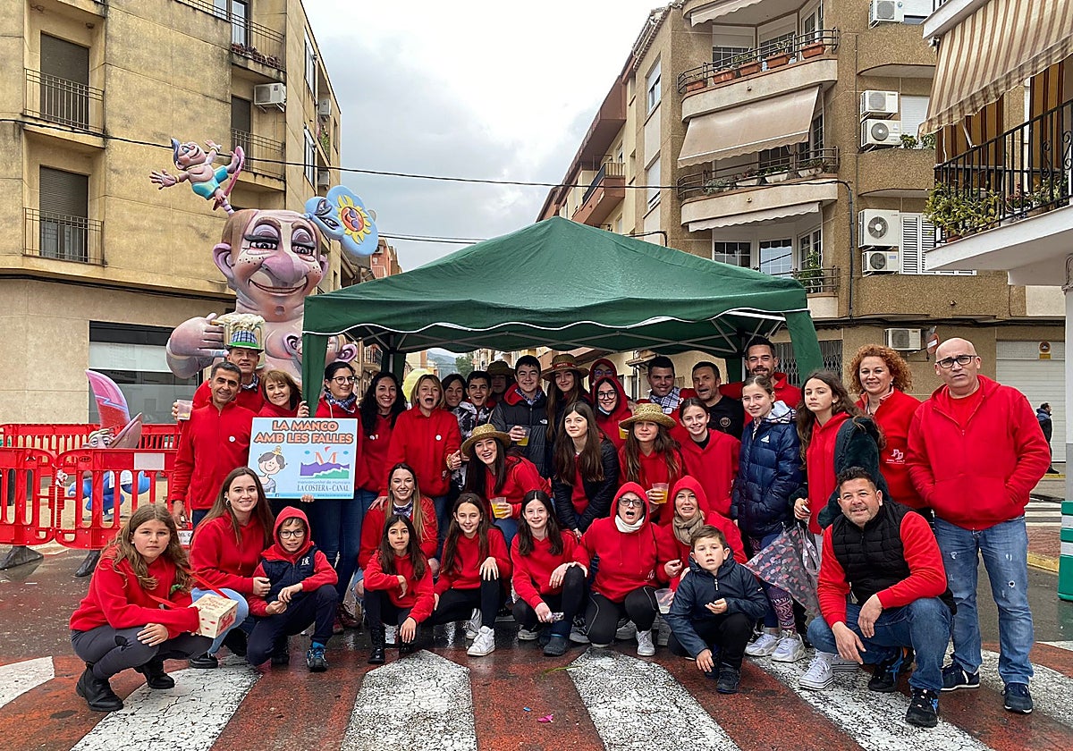 Comisión fallera La Moteta de El Genovés, ganadora del premio del pasado año.
