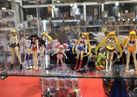 Imagen secundaria 1 - Algunos de los 'stands' que se pueden visitar en el Salón del Cómic de Valencia.