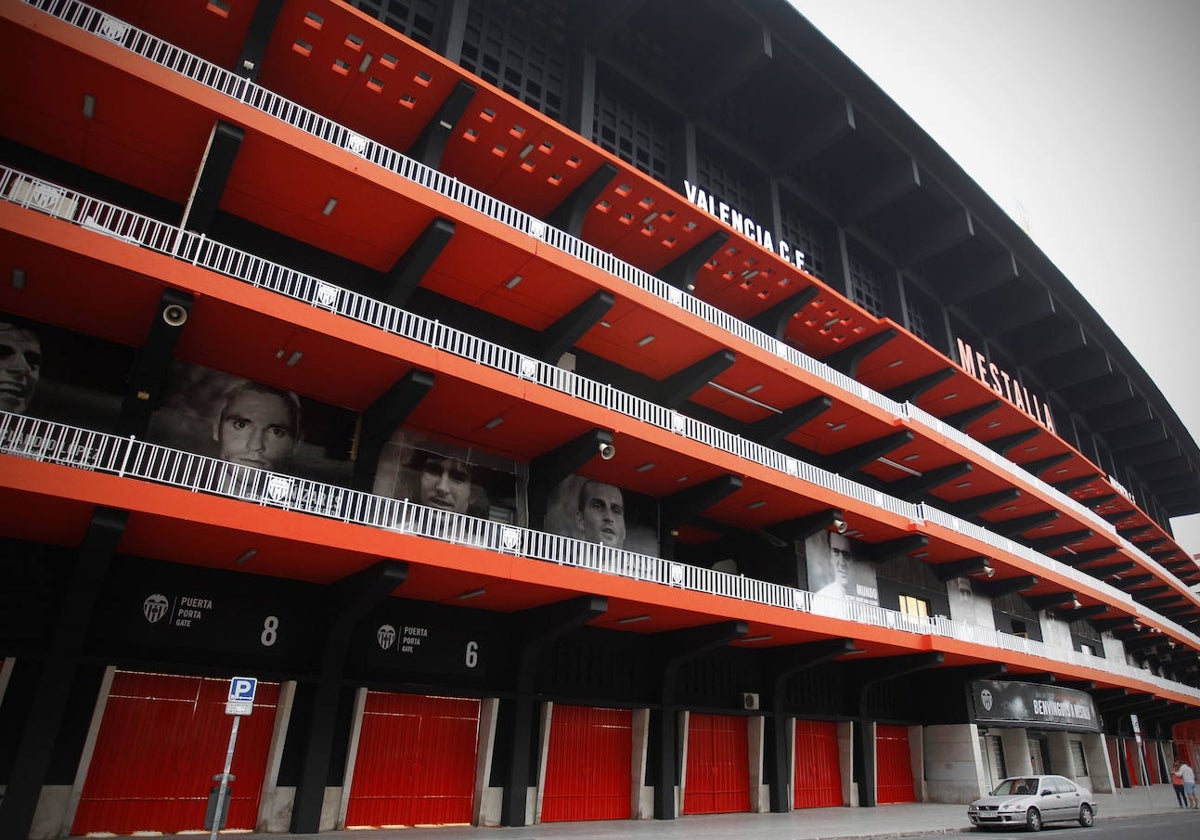 Fachada del estadio de Mestalla.