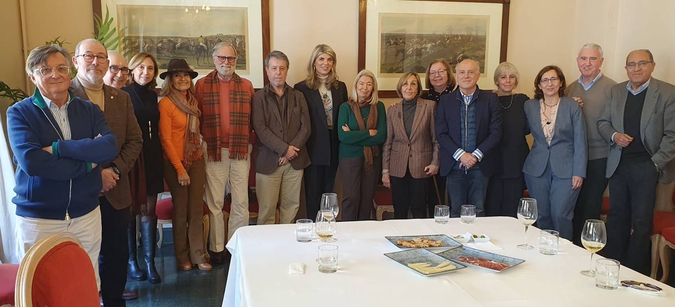 Aperitivo literario con Marta Querol en el Casino.