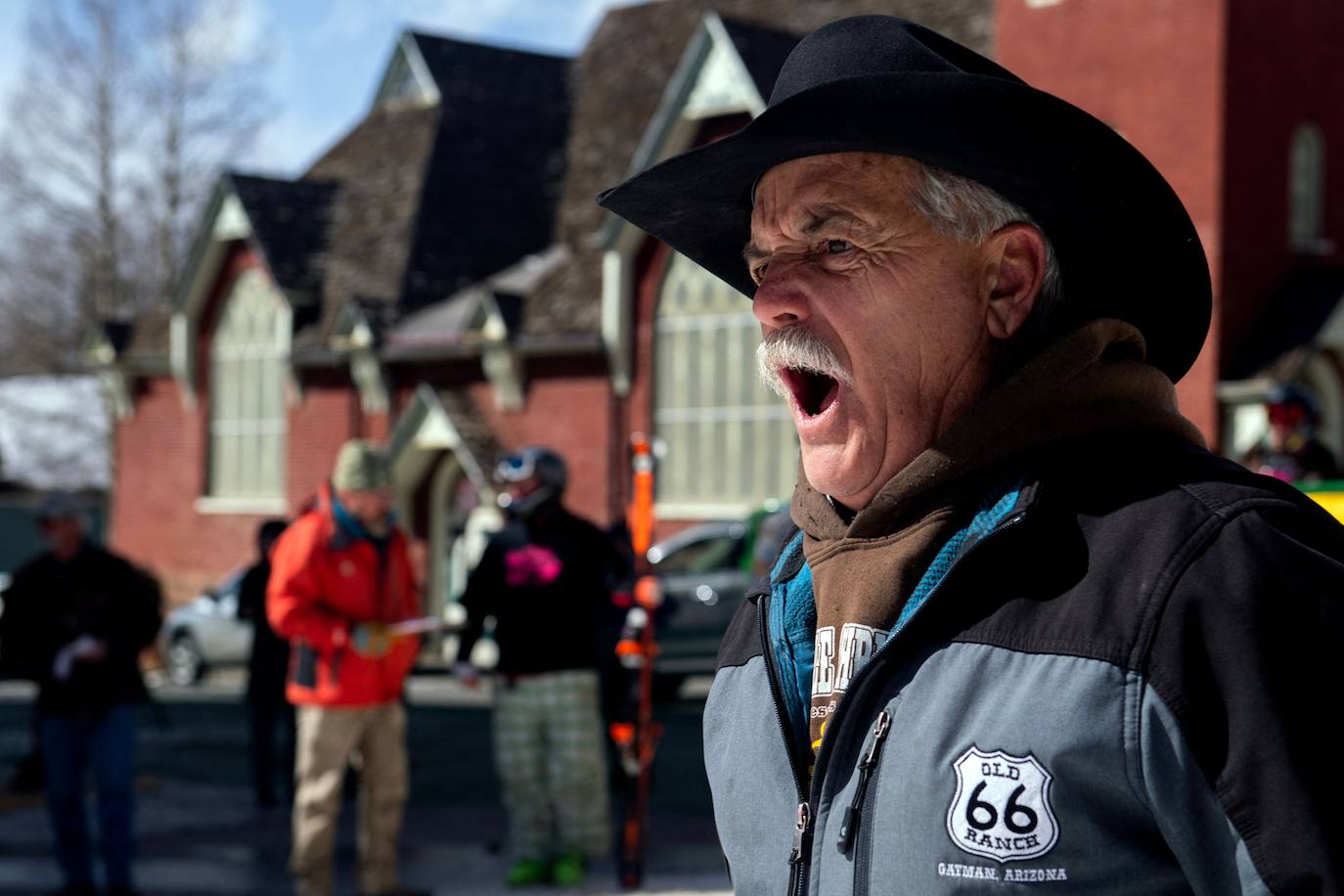 Skijoring: así es la loca carrera que fusiona los caballos, el esquí y el lejano Oeste