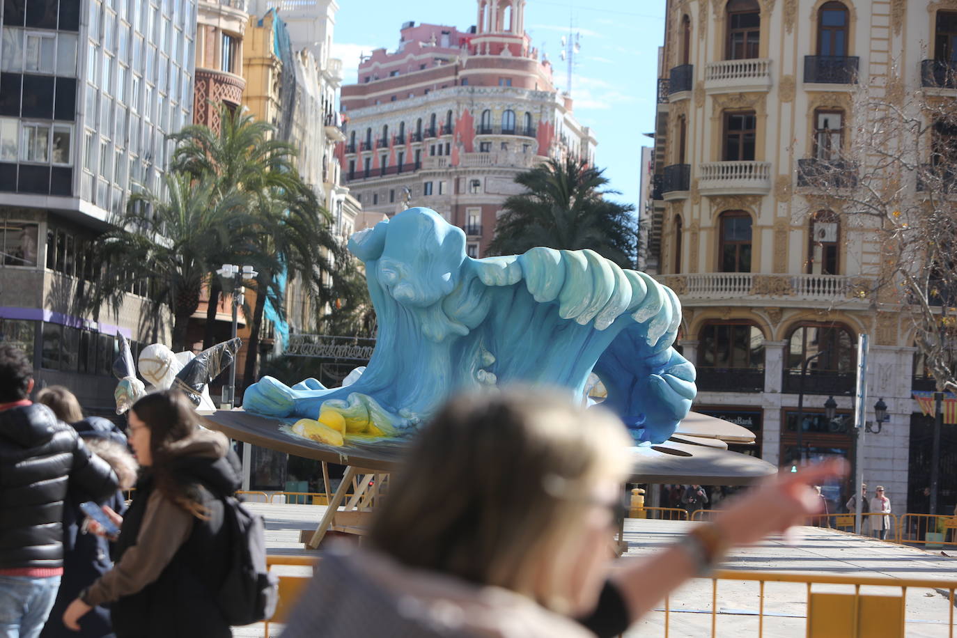 La falla municipal toma la plaza del Ayuntamiento