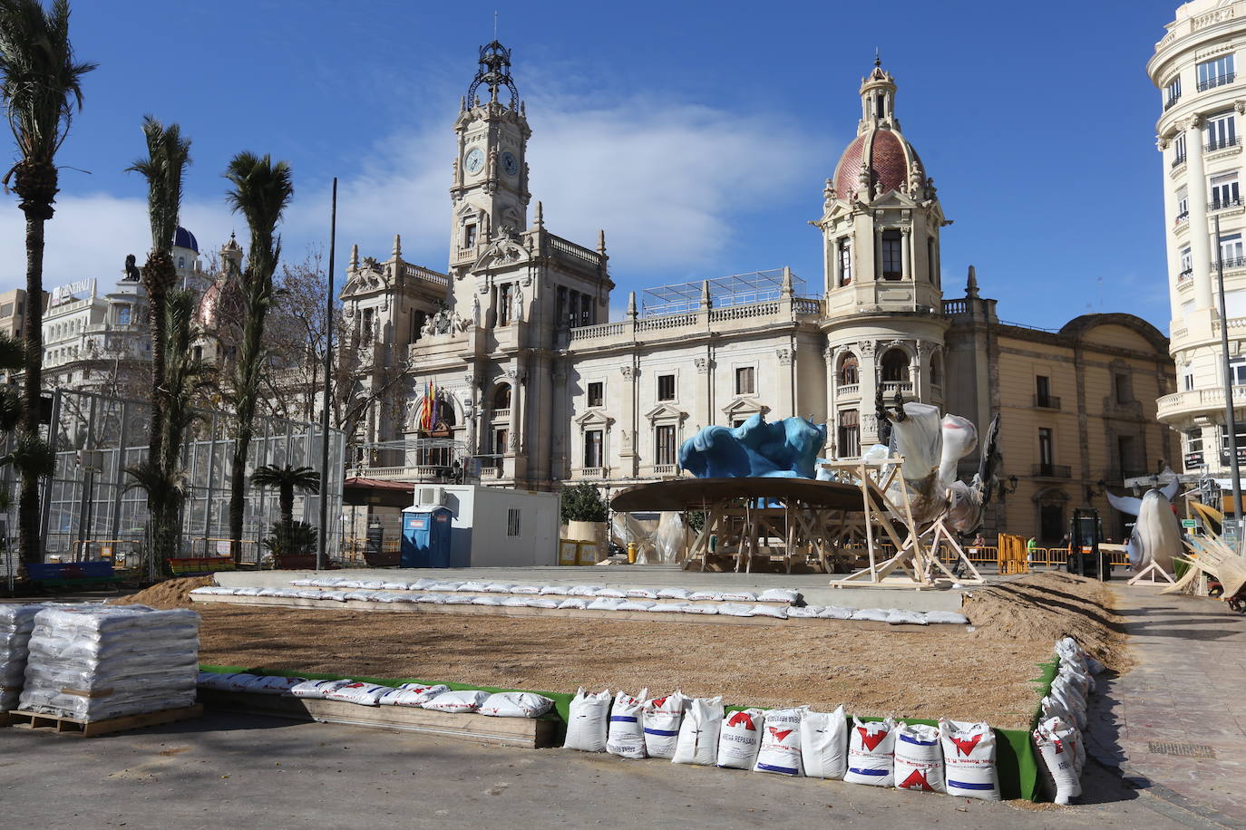 Fallas 2023 | La Falla Municipal Toma La Plaza Del Ayuntamiento De ...