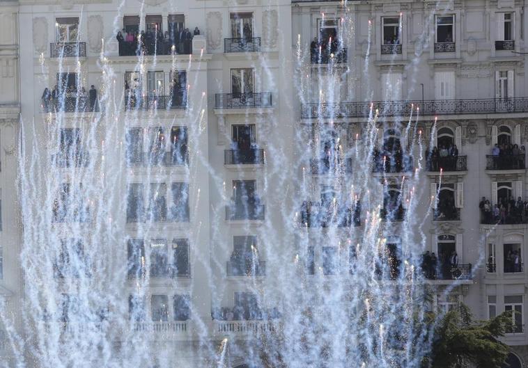 Detalle de LA mascletà en Fallas.