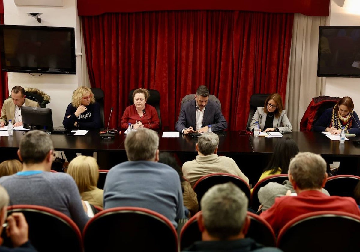 Celebración de un pleno de la Junta Central Fallera.