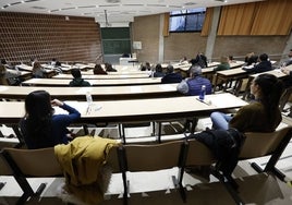 Aspirantes de una oposición celebrada en el campus de Tarongers.