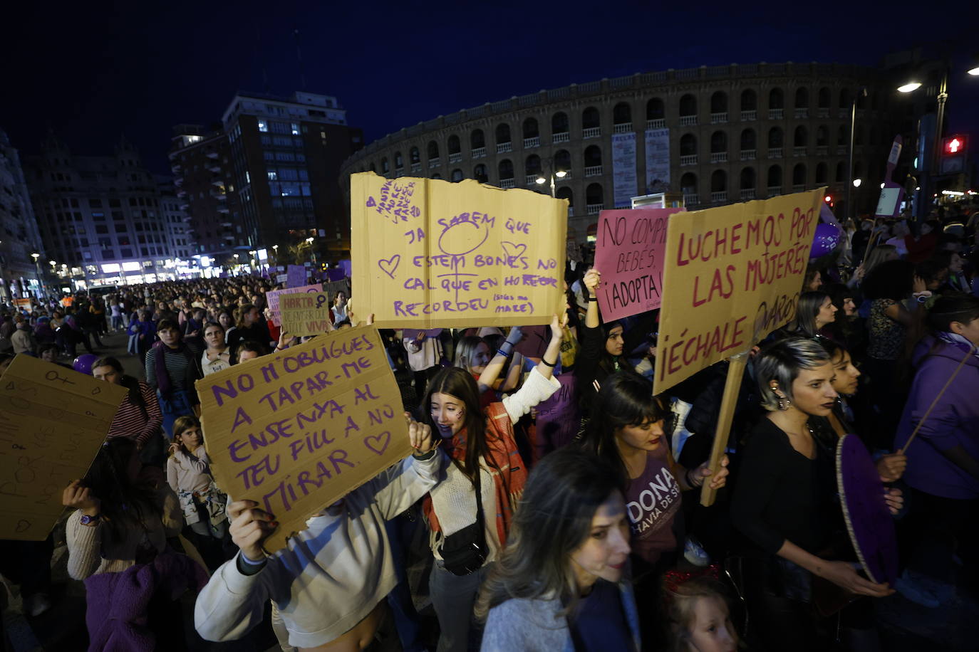 Las calles de Valencia se llenan con la manifestación del 8-M