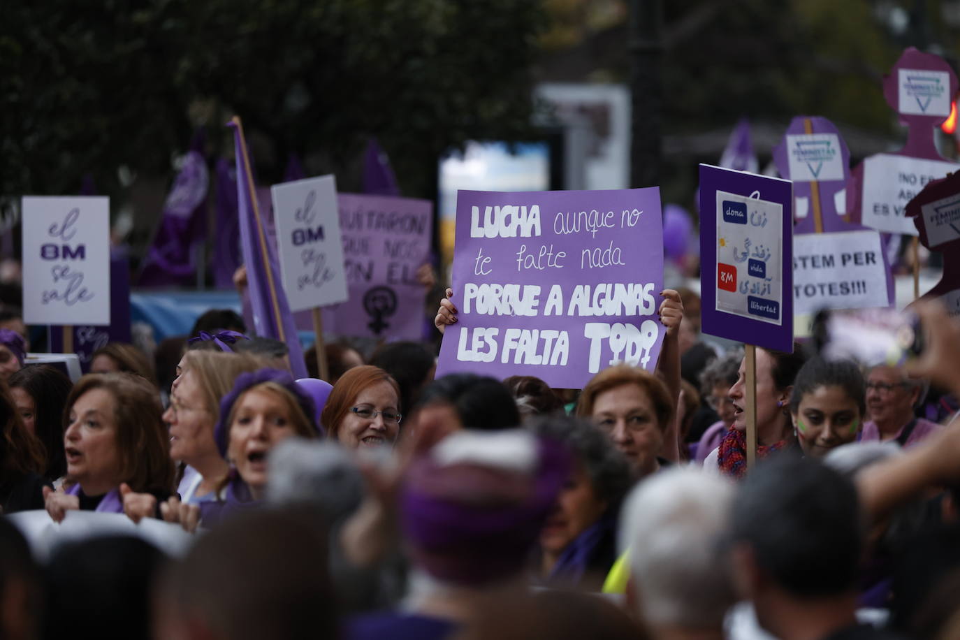 Las calles de Valencia se llenan con la manifestación del 8-M