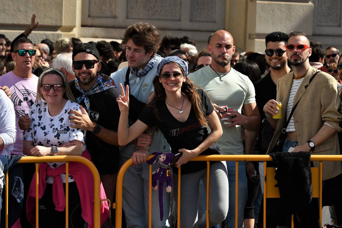 Búscate en la mascletà del 8 de marzo