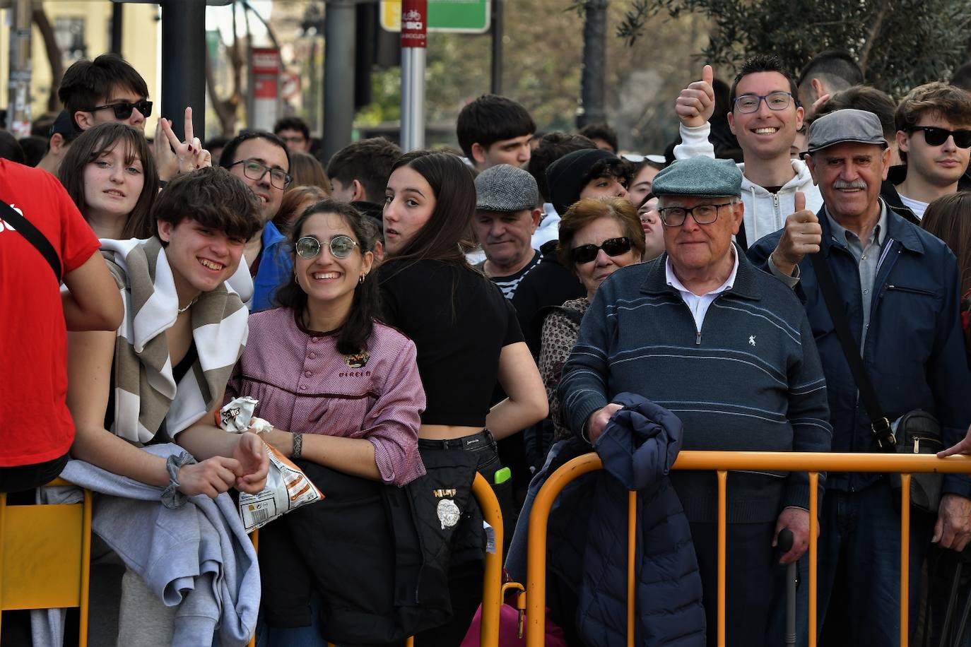 Búscate en la mascletà del 8 de marzo