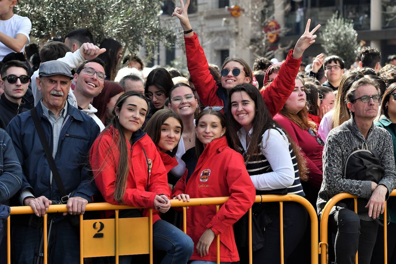 Búscate en la mascletà del 8 de marzo