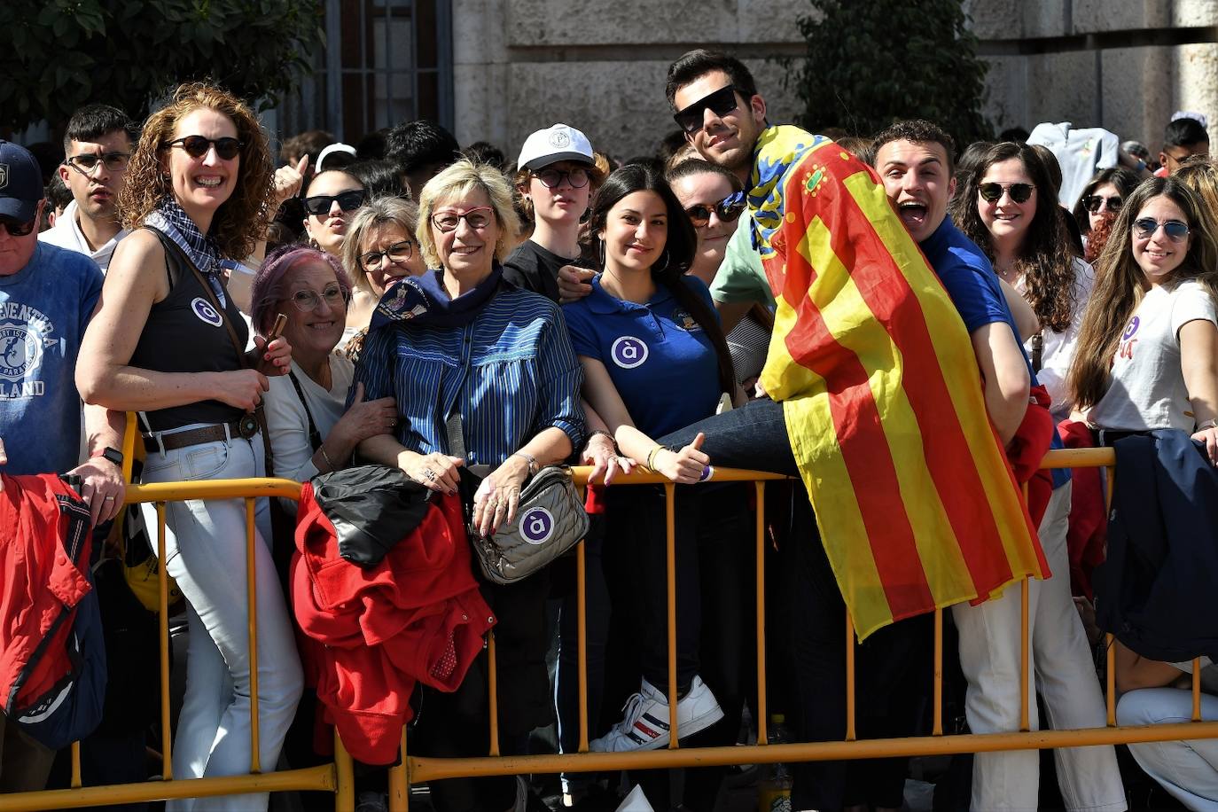 Búscate en la mascletà del 8 de marzo