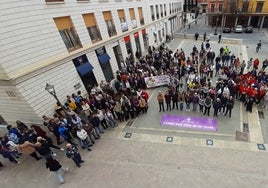 Concentración por los derechos de las mujeres en Alzira.