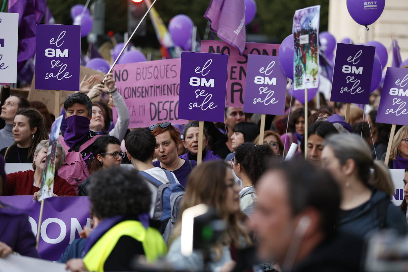 Las calles de Valencia se llenan con la manifestación del 8-M