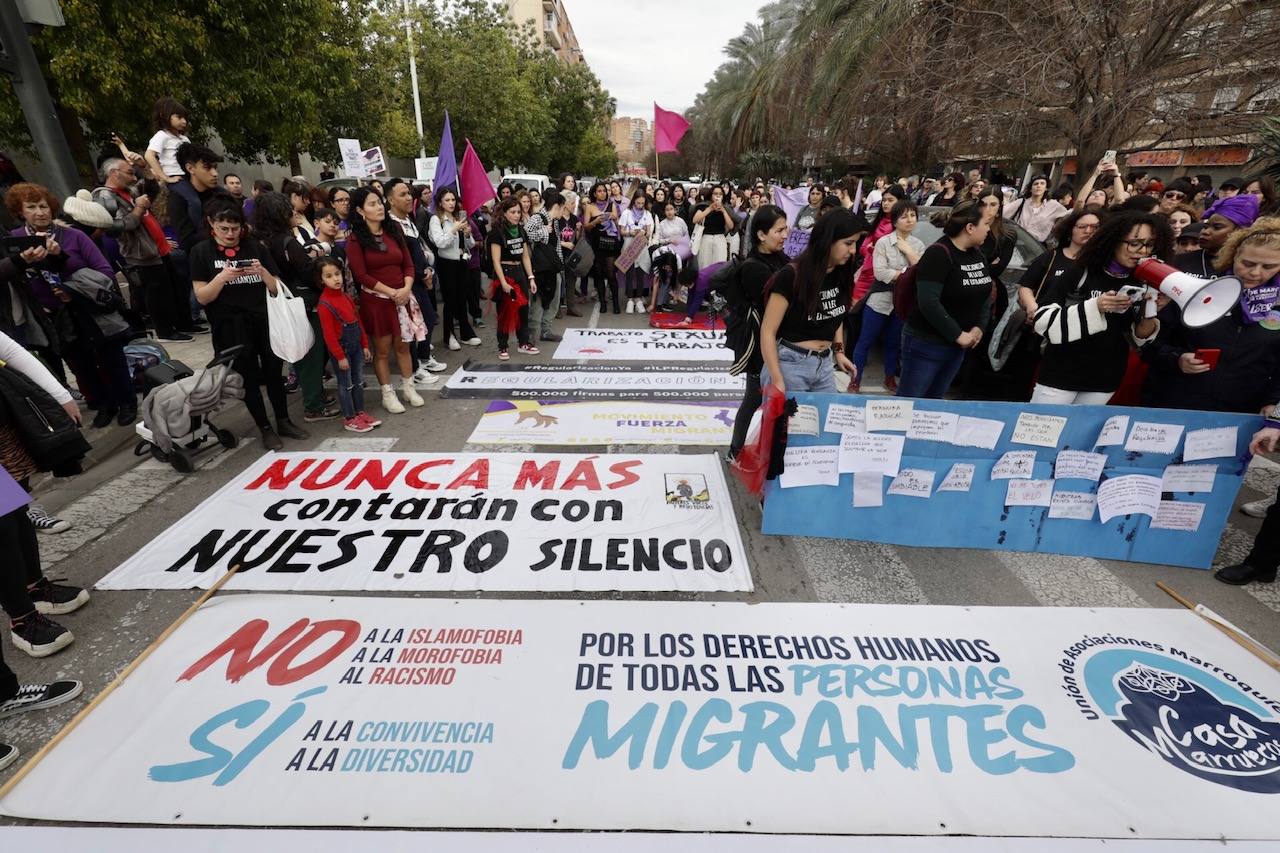 Las calles de Valencia se llenan con la manifestación del 8-M