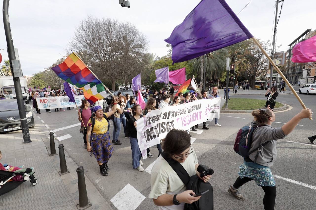 Las calles de Valencia se llenan con la manifestación del 8-M