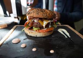 Concurso de hamburguesas con Mihae Pop