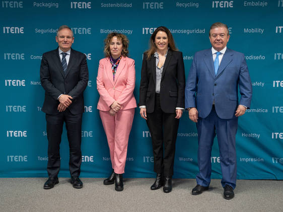 El hasta hoy presidente de ITENE, Pedro Ballester; la directora general del IVACE, Julia Company; la nueva presidenta de ITENE, Marta Codoñer; y el director gerente de ITENE, Javier Zabaleta