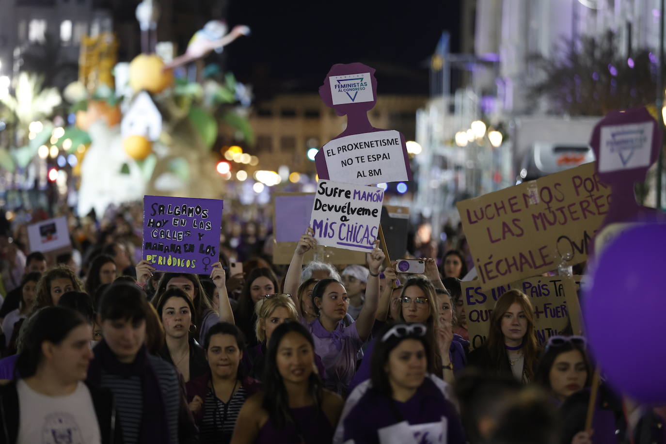 Las calles de Valencia se llenan con la manifestación del 8-M