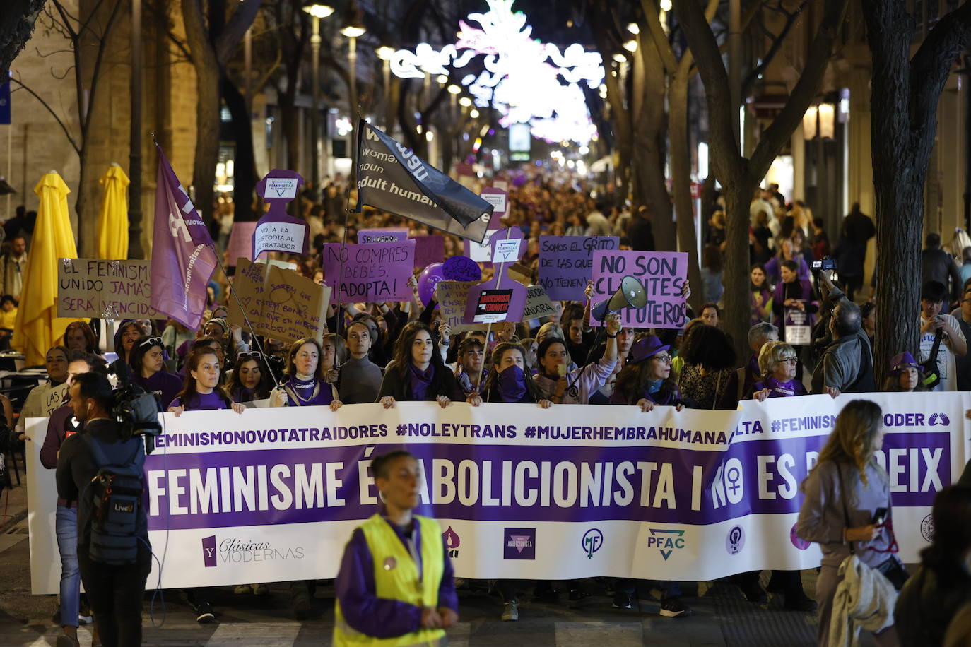 Las calles de Valencia se llenan con la manifestación del 8-M