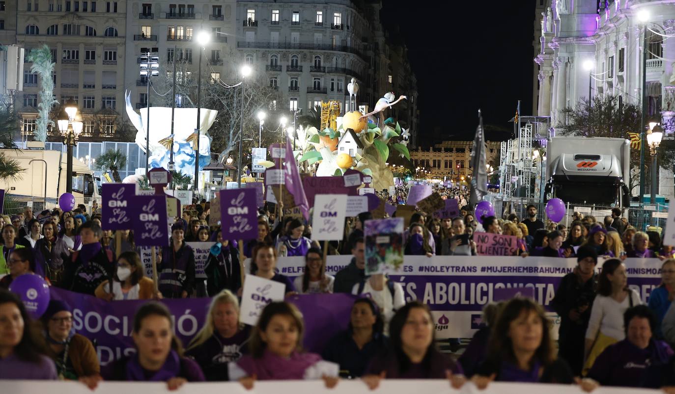 Las calles de Valencia se llenan con la manifestación del 8-M