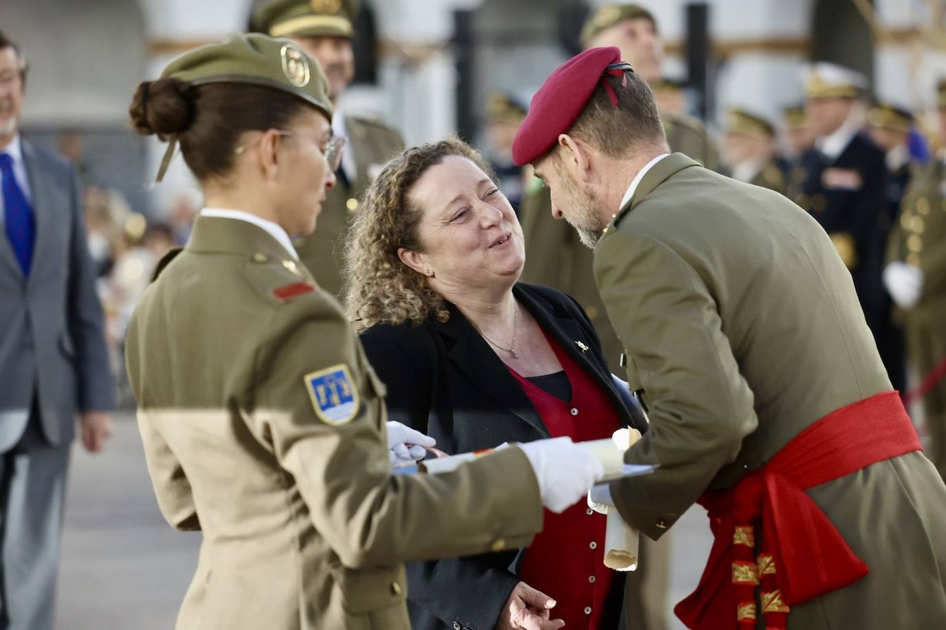 Homenaje de las Fuerzas Armadas a las falleras mayores de Valencia 2023