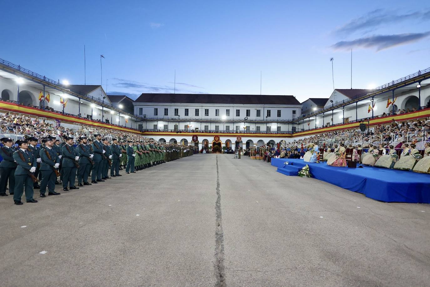 Homenaje de las Fuerzas Armadas a las falleras mayores de Valencia 2023