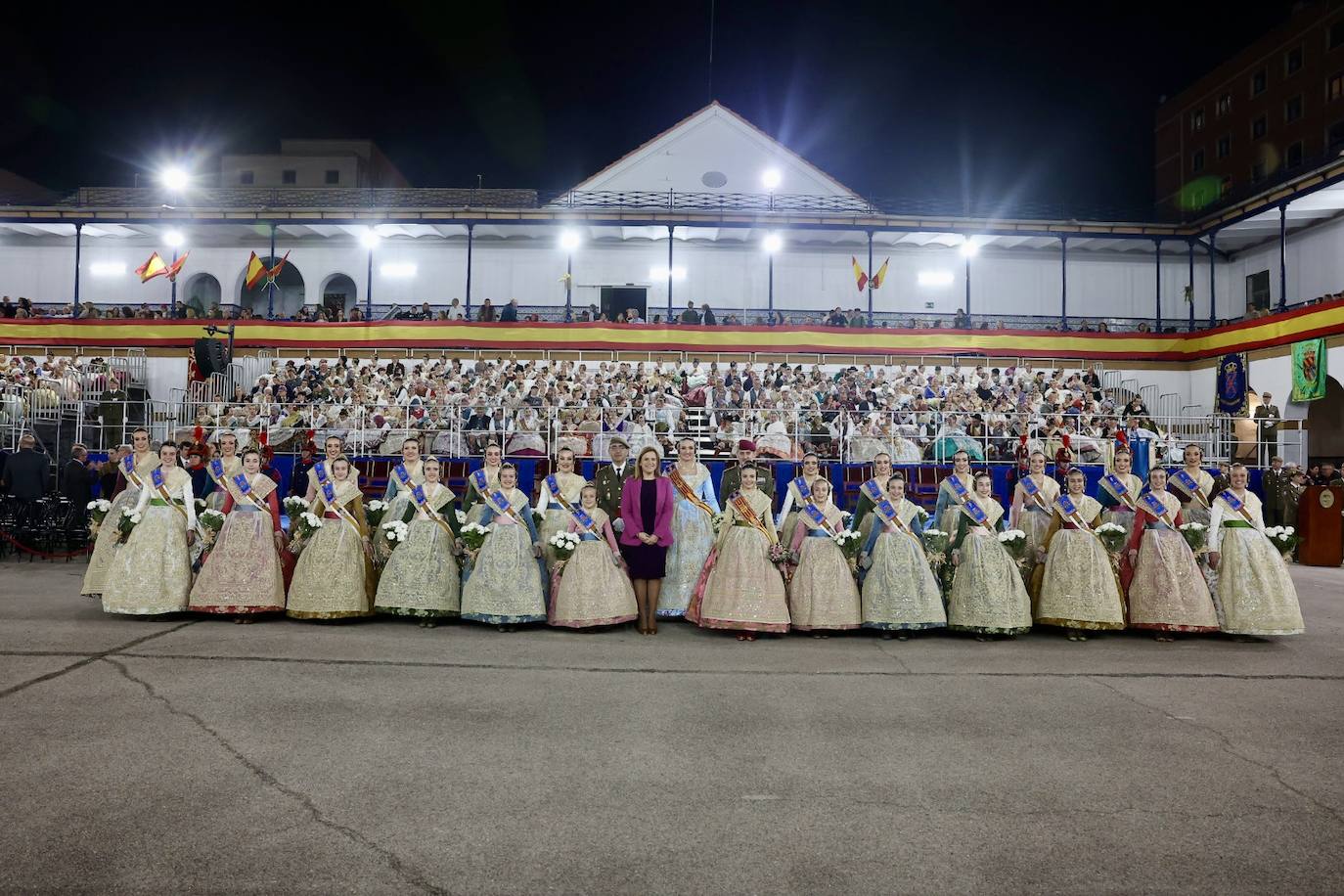 Homenaje de las Fuerzas Armadas a las falleras mayores de Valencia 2023