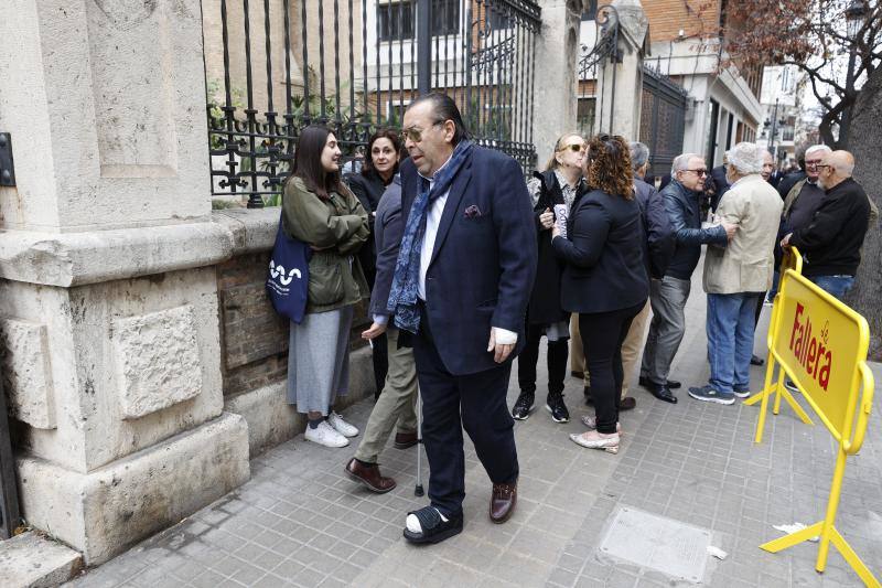 Multitudinaria despedida a Pedro Catalán