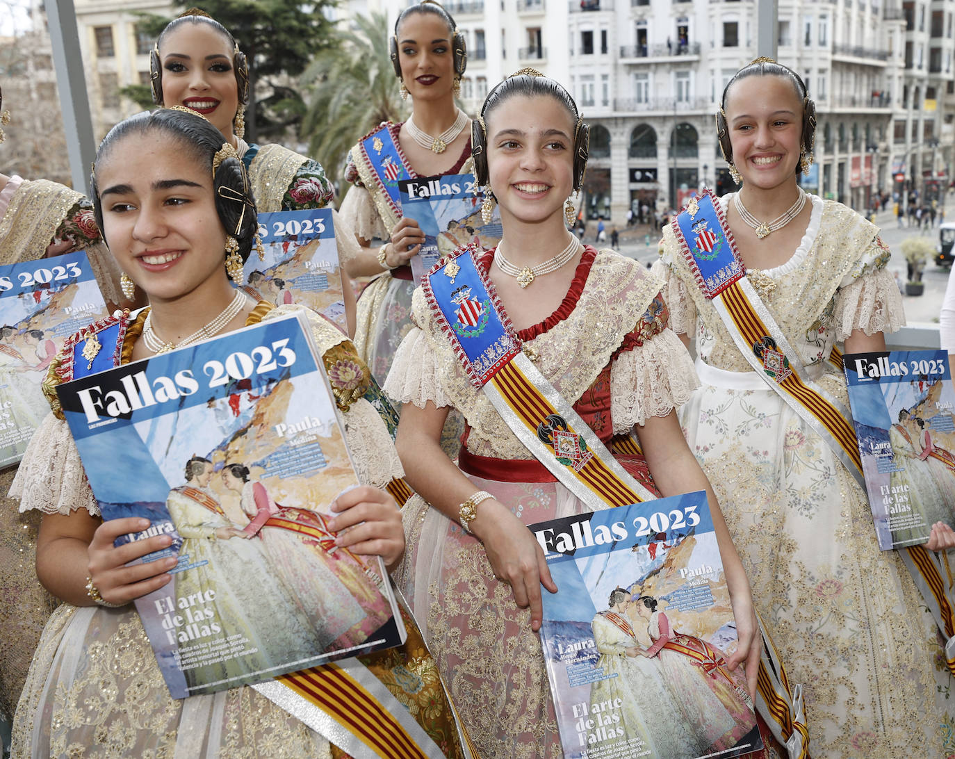 La Revista de Fallas de LAS PROVINCIAS se presenta en el balcón